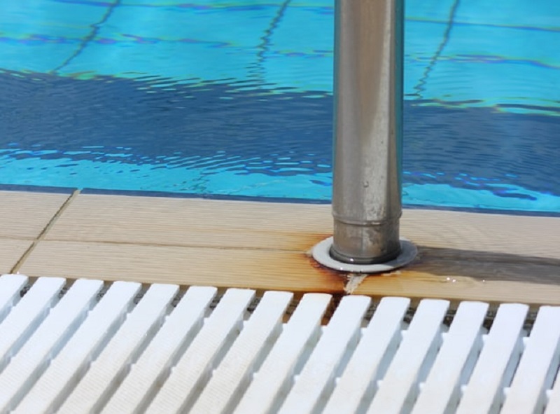 How To Deal With Swimming Pool Leaks