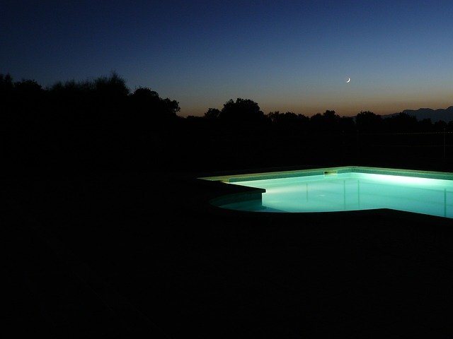 picture of a swimming pool